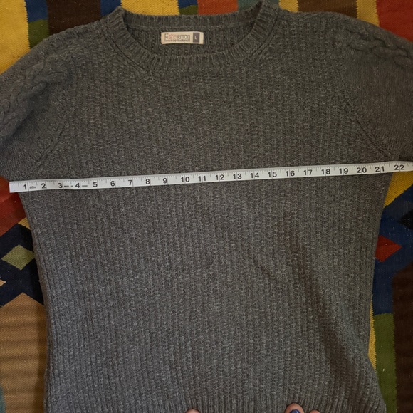 Fisherman out of Ireland Grey Knit Sweater - Picture 7 of 8